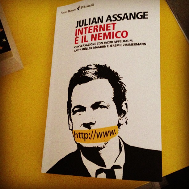 Libro Assange Internet è il Nemico OhMyMarketing